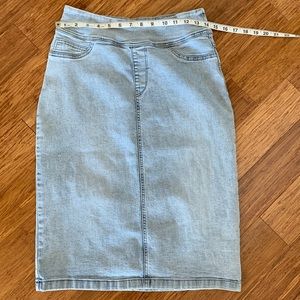 The Main Street Exchange Sara Denim Skirt stretch denim Size 4